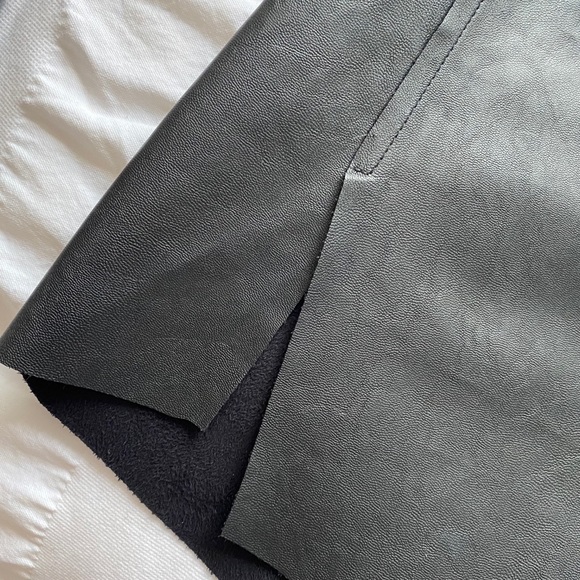 Leather tank - Picture 2 of 4